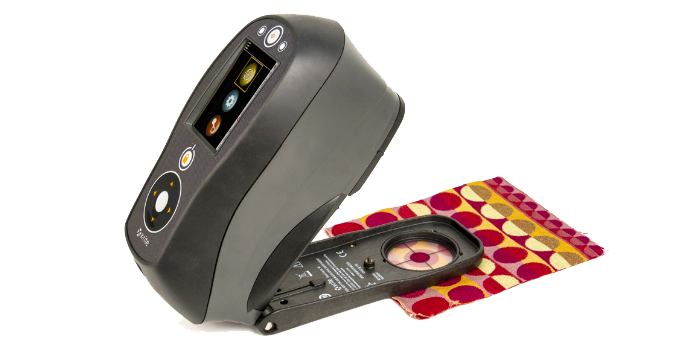 Ci64 spectrophotometer measuring fabric