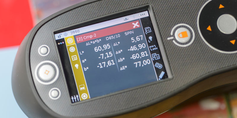 What is a spectrophotometer; definition of spectrophotometer, spectrophotometer definition